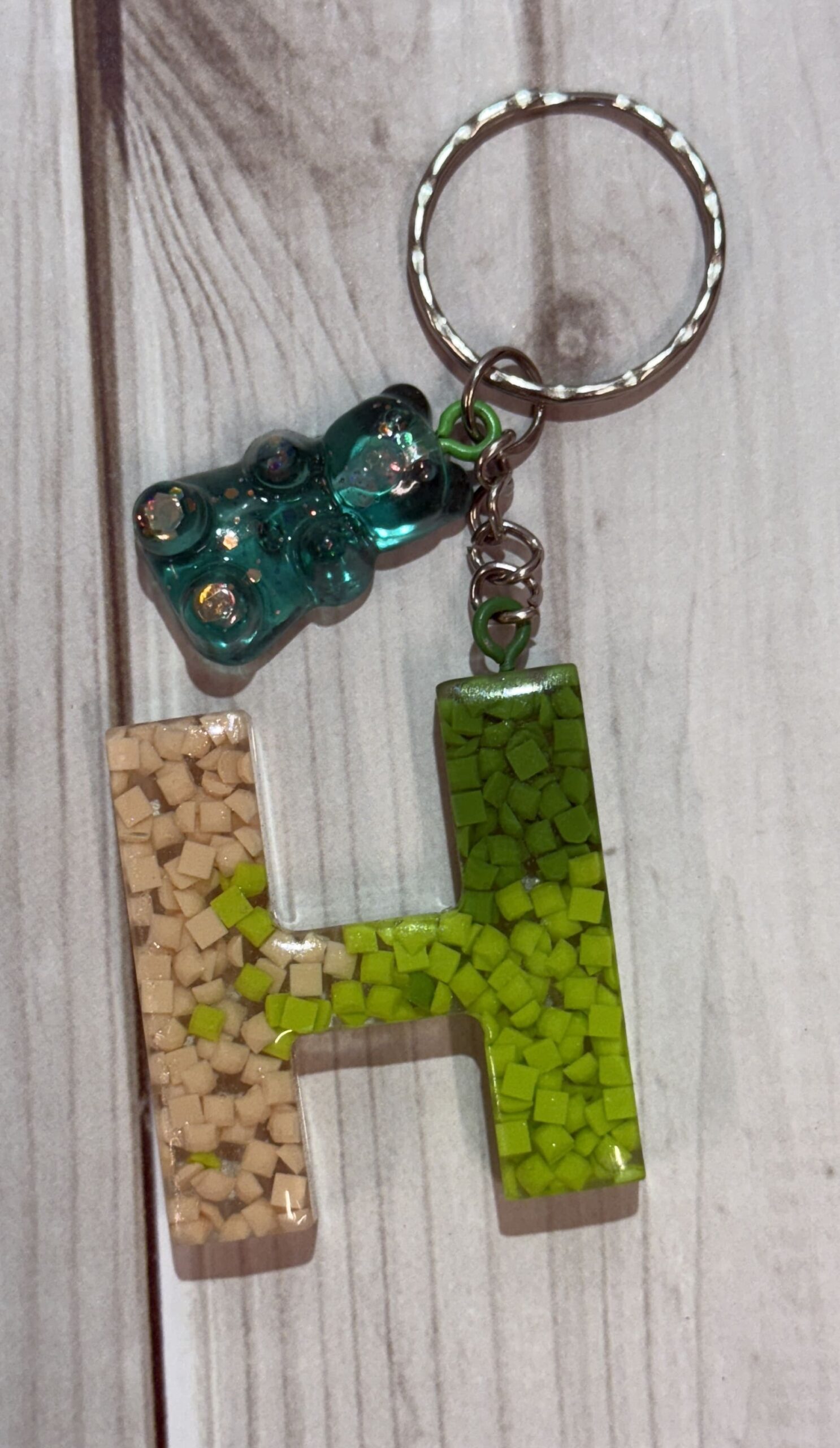 Brelok H - obrazek 2